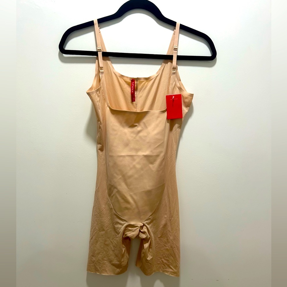 SPANX Smartgrip Slide open-bust mid-thigh bodysuit Shapewear Nude Size Large New
